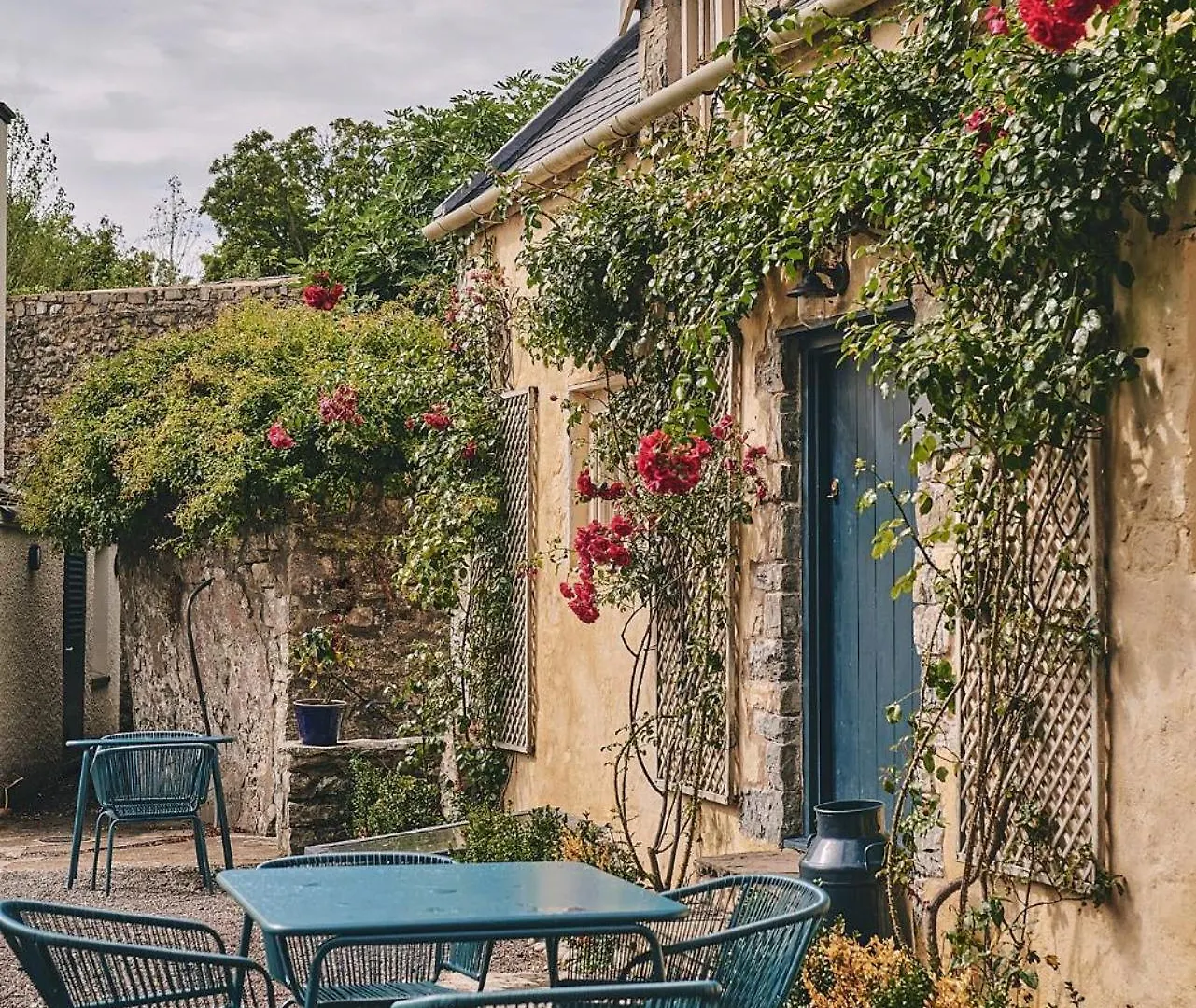 Alium Cottage Barry