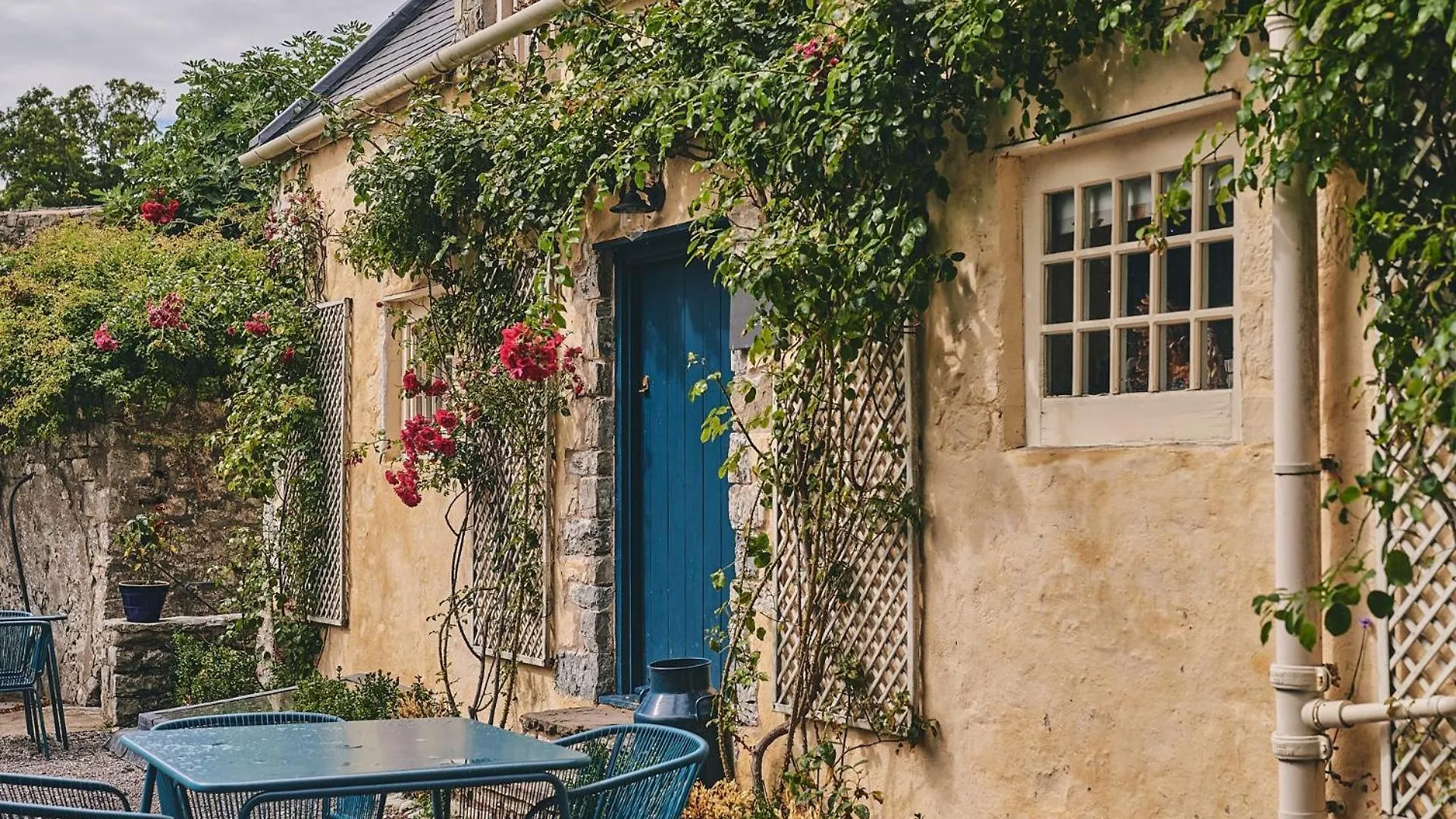Alium Cottage Barry 0*,  United Kingdom